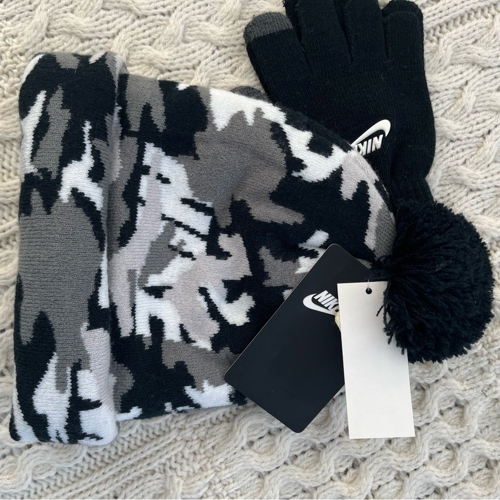 Nike Youth Hat and Gloves 2 pc Set NWT Camo Outerwear Accessories - Picture 4 of 6